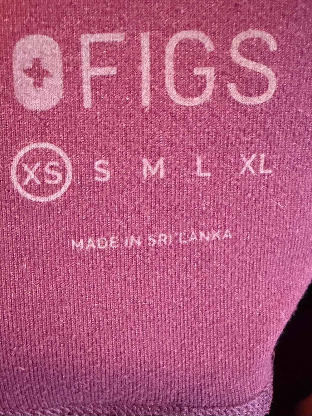 FIGS Performance Plum Leggings - Picture 4 of 4